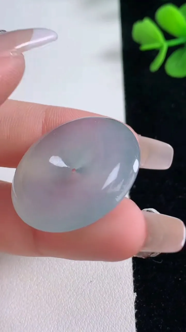 天然A货翡翠平安扣吊坠，尺寸28.5-5.7，重量:9.35g
12月30日