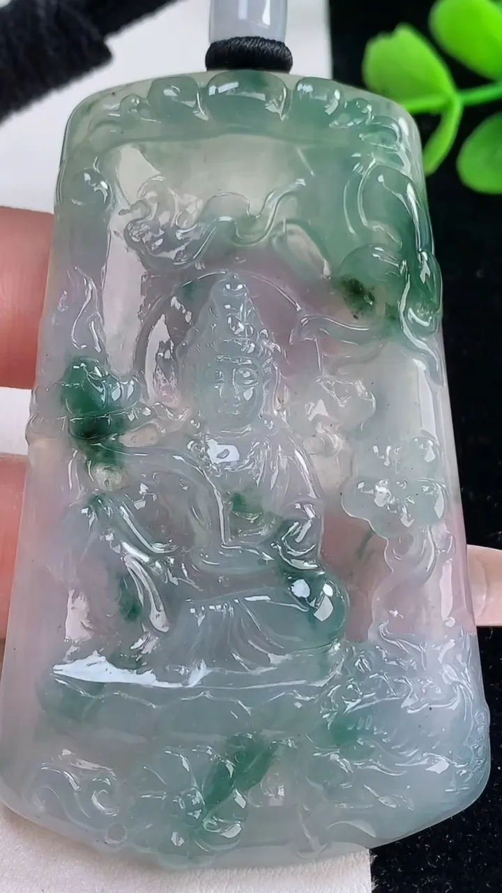 天然A货翡翠种飘花文殊菩萨吊坠，尺寸69-42-5.3，重量:35.50g
12月30日