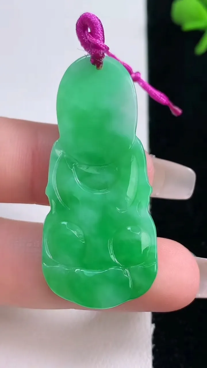 天然A货翡翠观音菩萨吊坠，尺寸43.2-19.7-4.8，重量:8.50g
12月30日