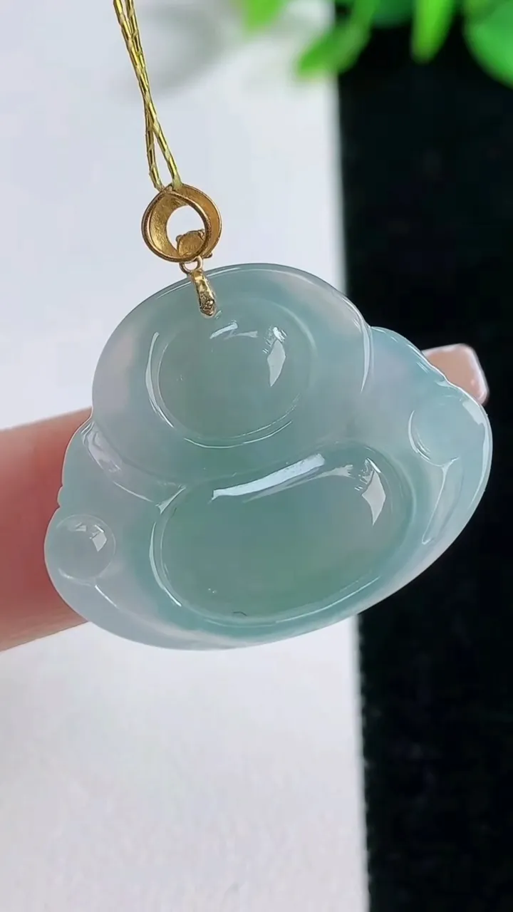 天然A货翡翠佛公吊坠，尺寸22.3-26.8-4.3，重量:6.04g
12月30日