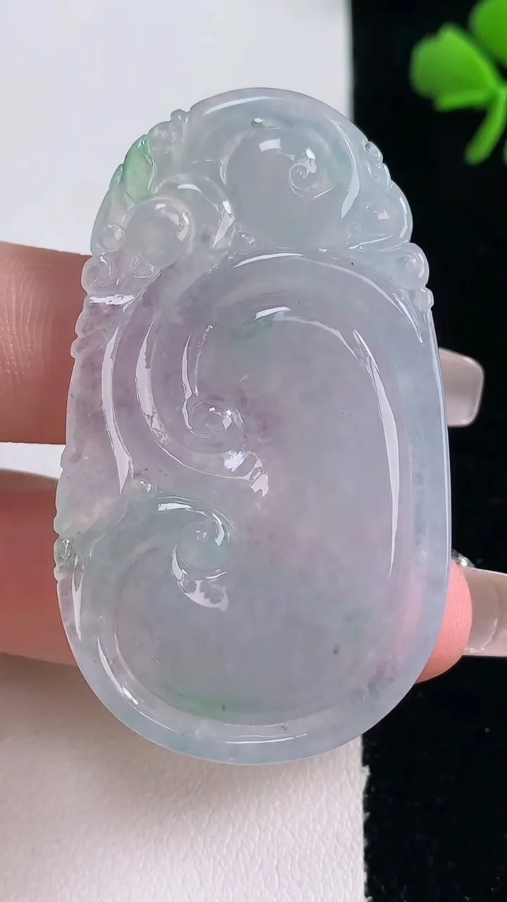 天然A货翡翠如意吊坠，尺寸52.4-31-5.7，重量:17.66g
12月30日