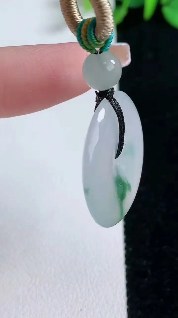 天然A货翡翠冰种飘花平安扣吊坠，尺寸23.4-3.9，重量:8.91g
12月30日