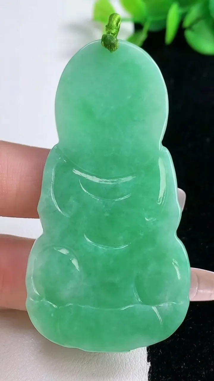 天然A货翡翠观音菩萨吊坠，尺寸64.5-34.3-5.7，重量:24.39g
12月30日