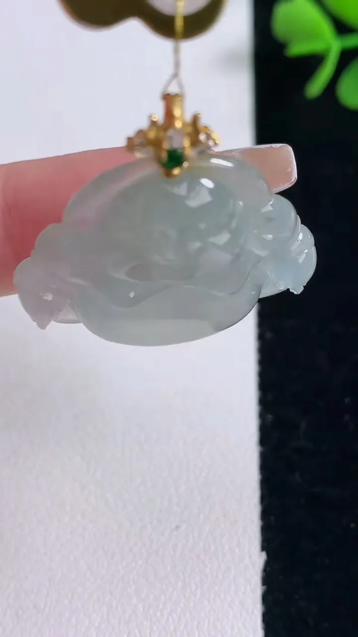 天然A货翡翠佛公吊坠，尺寸27-29.8-6.7，重量:8.72g
12月30日