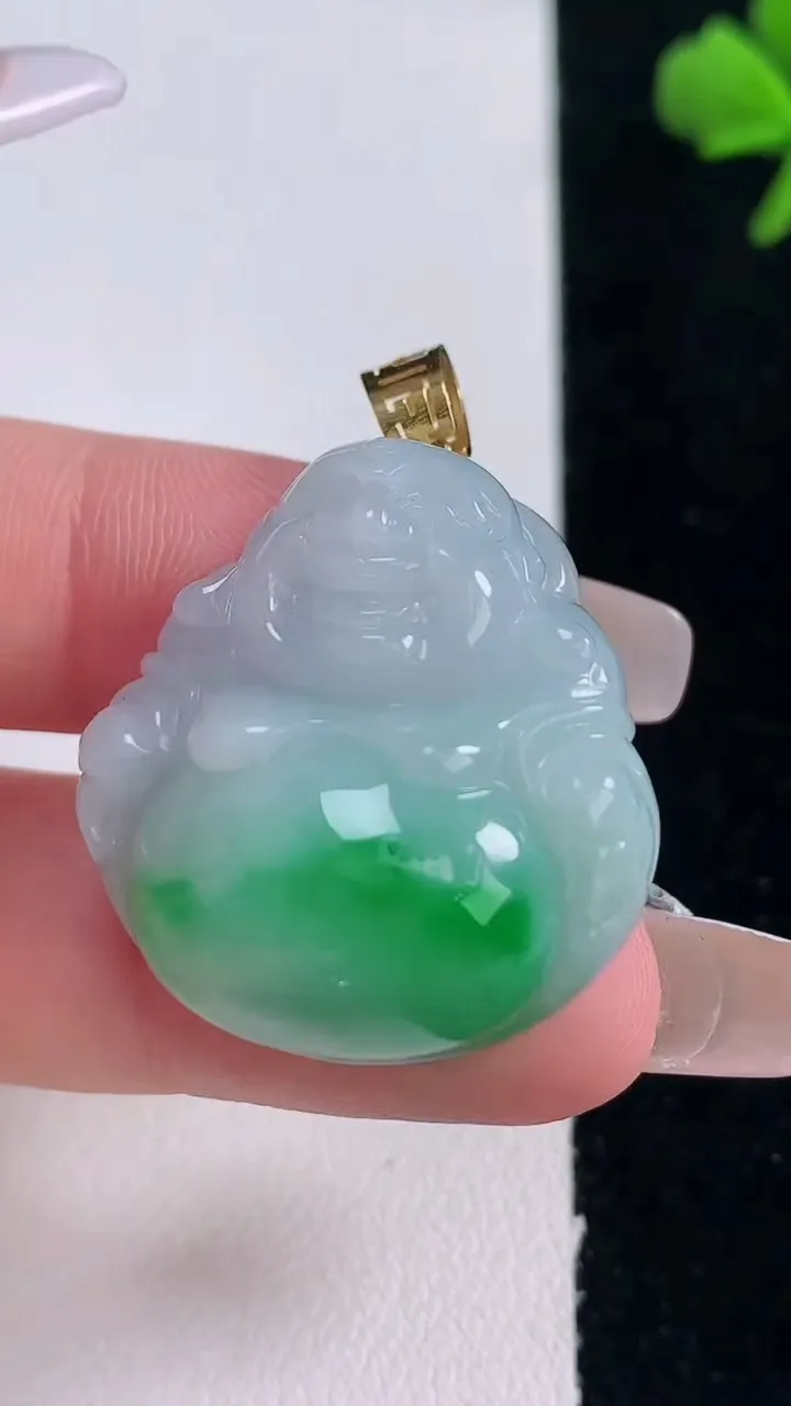 天然A货翡翠佛公吊坠，尺寸27.7-26.4-12，重量:15.16g
12月30日