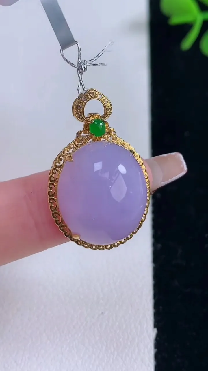 天然A货翡翠18K金紫罗兰蛋面吊坠，尺寸27.4-17.3-10，裸石16.7-14.7重量:4.8