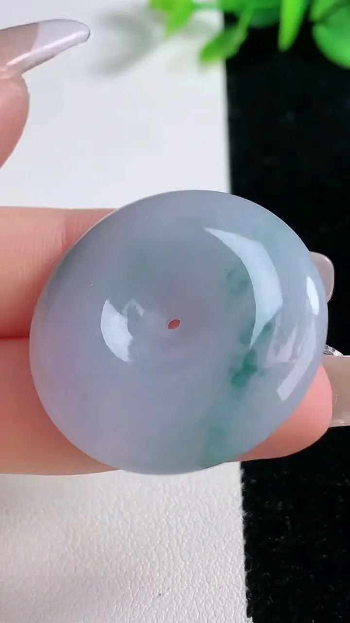 天然A货翡翠紫罗兰飘花平安扣吊坠，尺寸31.8-6，重量:13.15g
12月30日