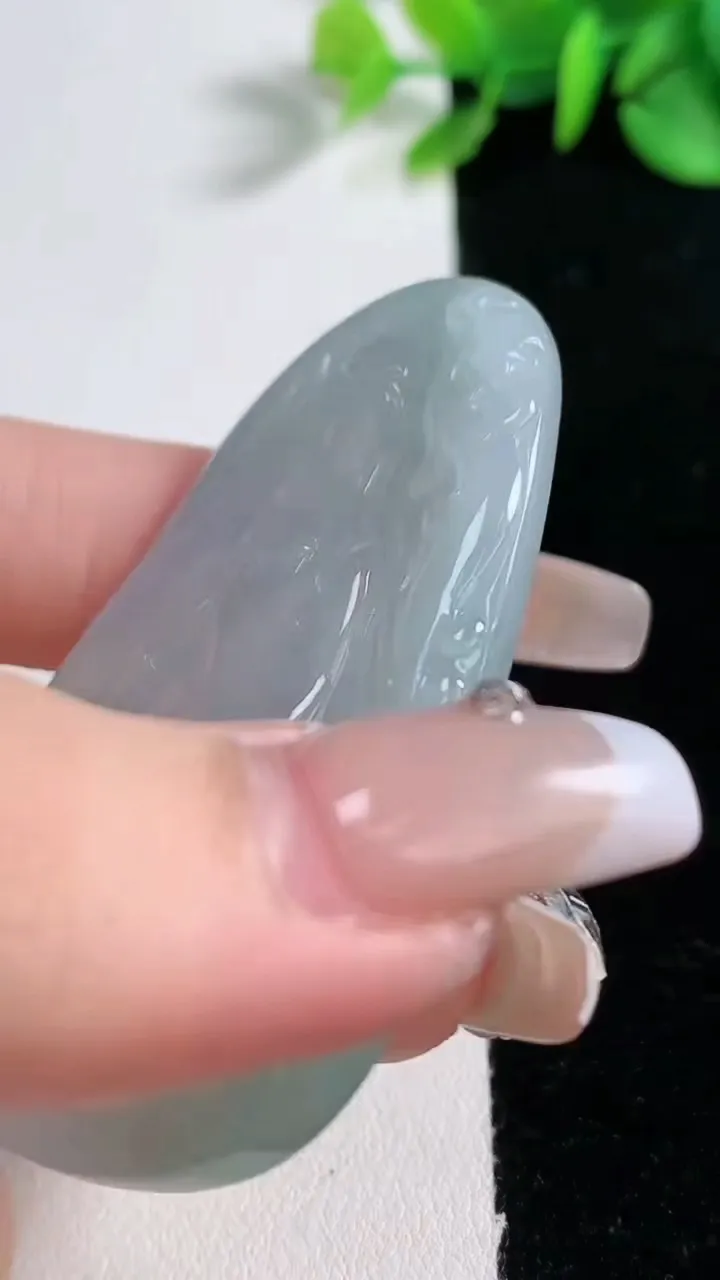 天然A货翡翠观音菩萨吊坠，尺寸58.8-37.3-5.7，重量:25.31g
12月30日