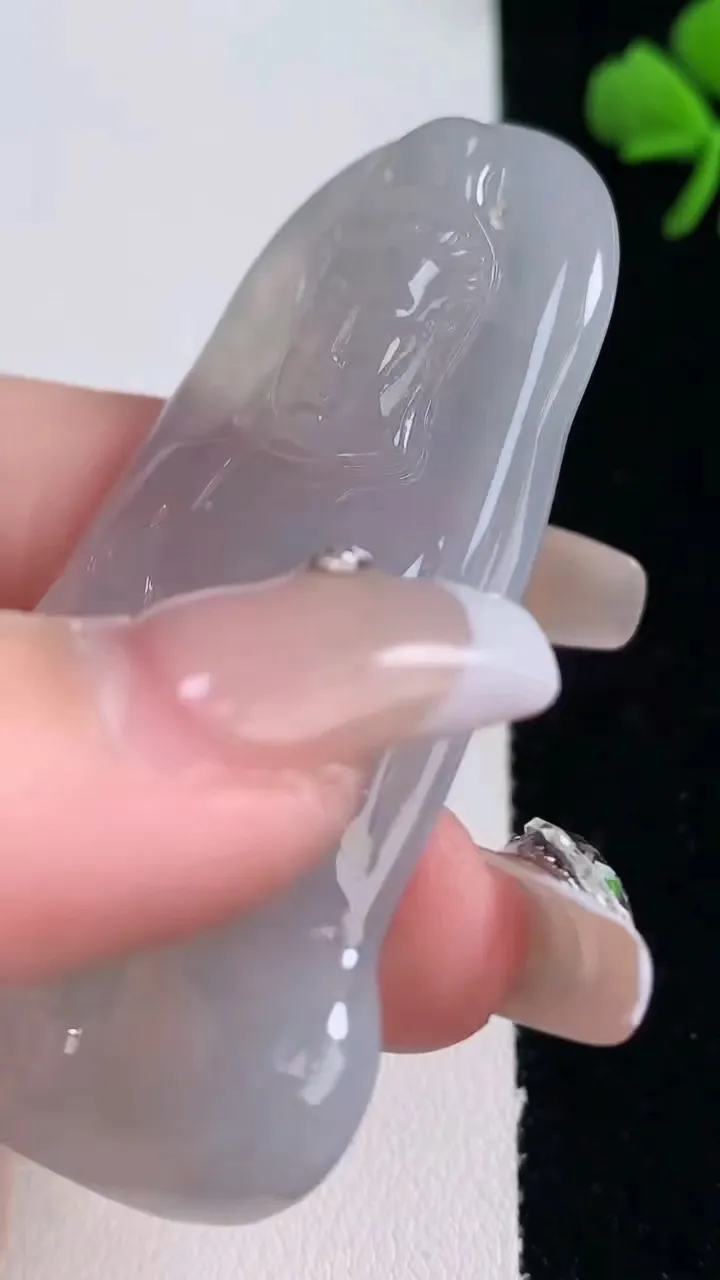 天然A货翡翠观音菩萨吊坠，尺寸63-39.8-6.5，重量:30.83g
12月30日