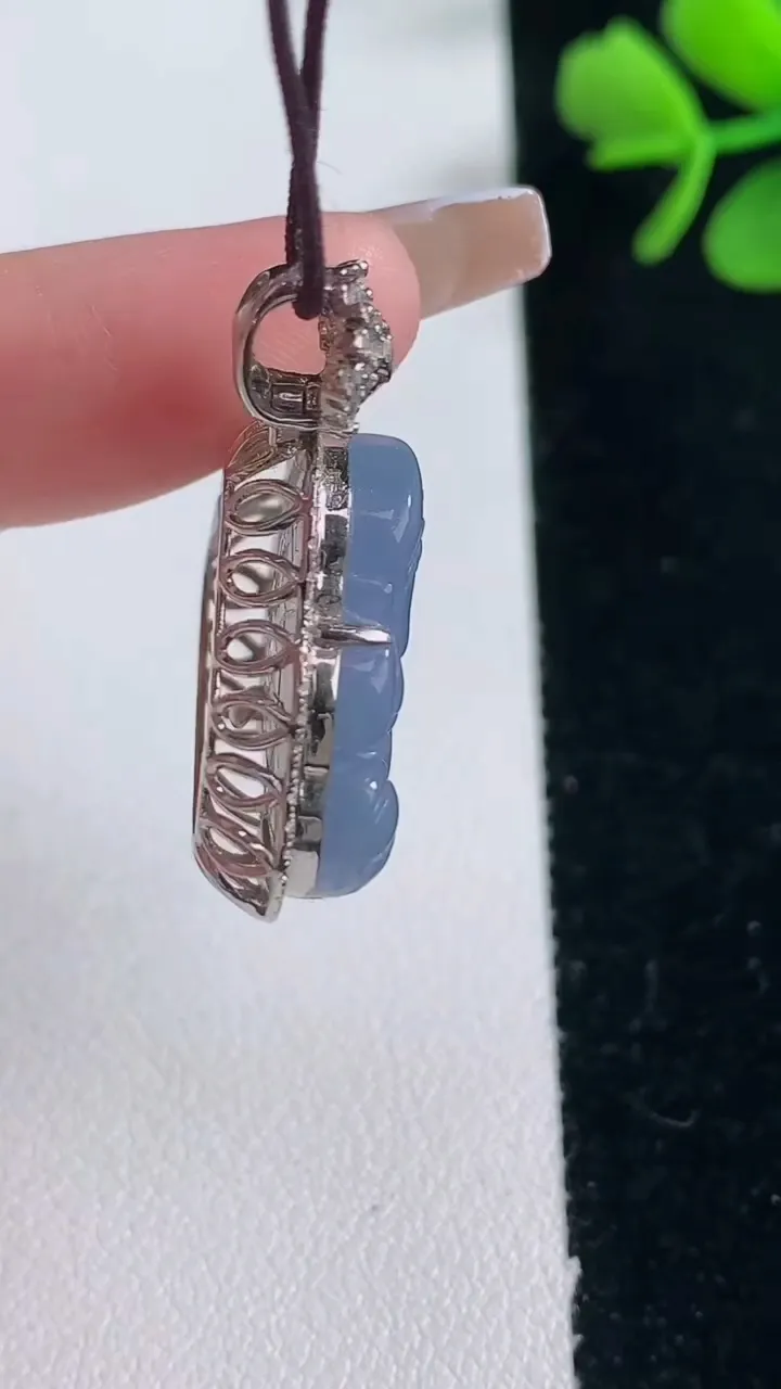 天然A货翡翠18K金紫罗兰佛公吊坠，尺寸32.2-25-9.2，裸石20.4-23重量:8.18g
12月30日