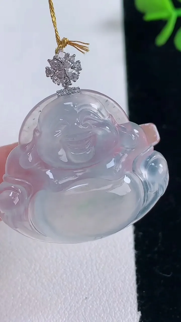 天然A货翡翠佛公吊坠，尺寸29.2-32.6-5.7，重量:8.48g
12月30日