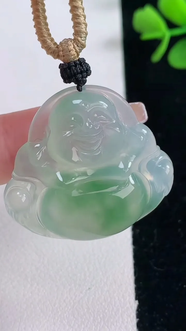 天然A货翡翠佛公吊坠，尺寸31.3-34-6.9，重量:12.36g
12月30日