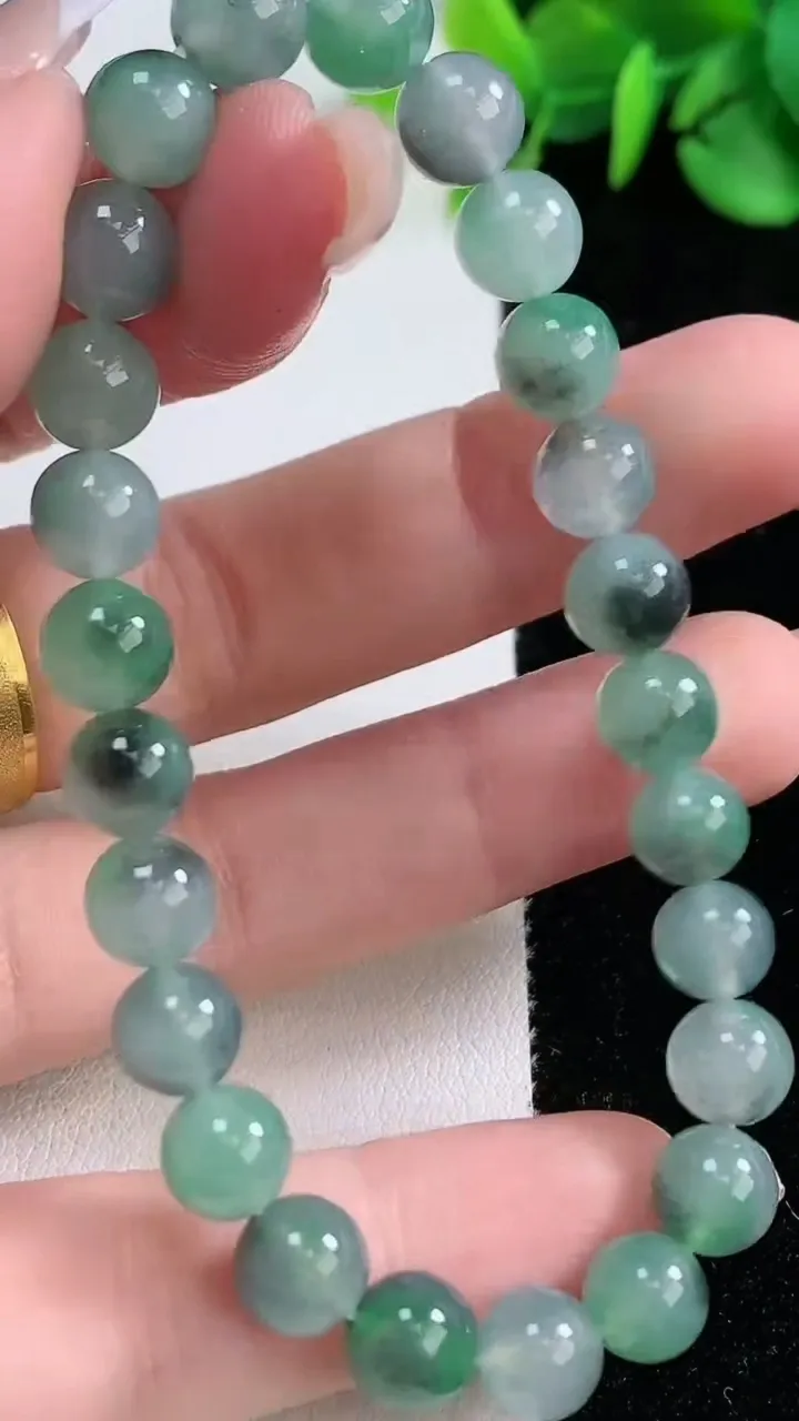 天然A货翡翠圆珠手串，尺寸7.2-25颗，重量:17.55g12月30日
工厂直销收藏佳品,种好水足