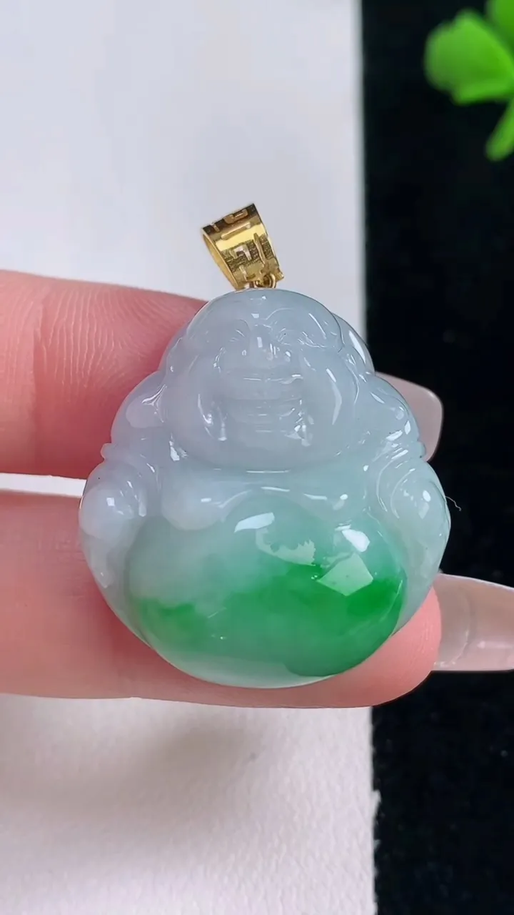 天然A货翡翠佛公吊坠，尺寸27.7-26.4-12，重量:15.16g
12月30日