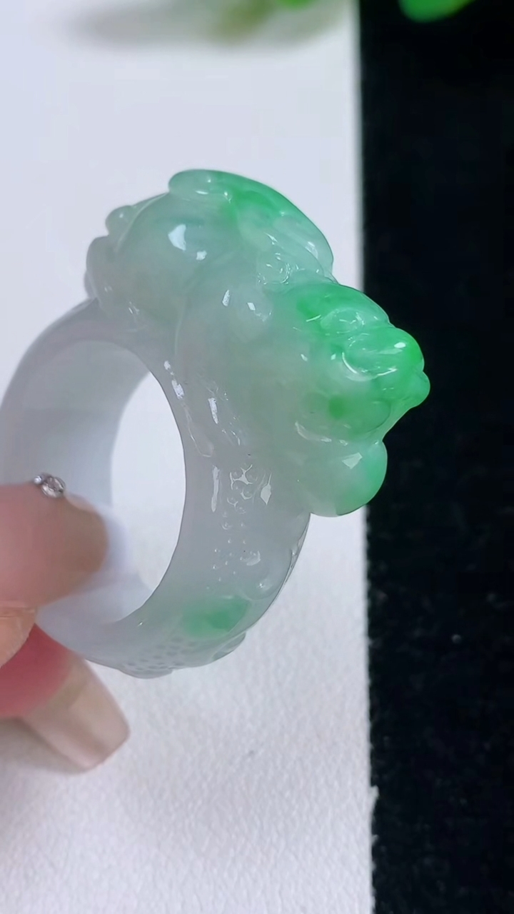 天然A货翡翠貔貅指环扳指，尺寸22.3-31.2-12.7-13.5，重量:21.42g2025年12月30日
工厂直销收藏佳品,种好水足，色泽均匀，有种有色，上手高大气！