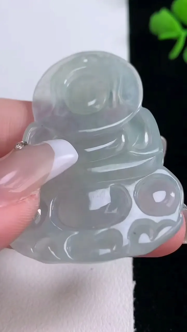 天然A货翡翠观音菩萨吊坠，尺寸52.4-35.5-5，重量:17.27g
12月30日