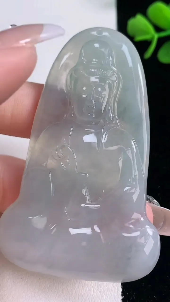 天然A货翡翠观音菩萨吊坠，尺寸66.8-41.4-6.3，重量:31.93g
12月30日