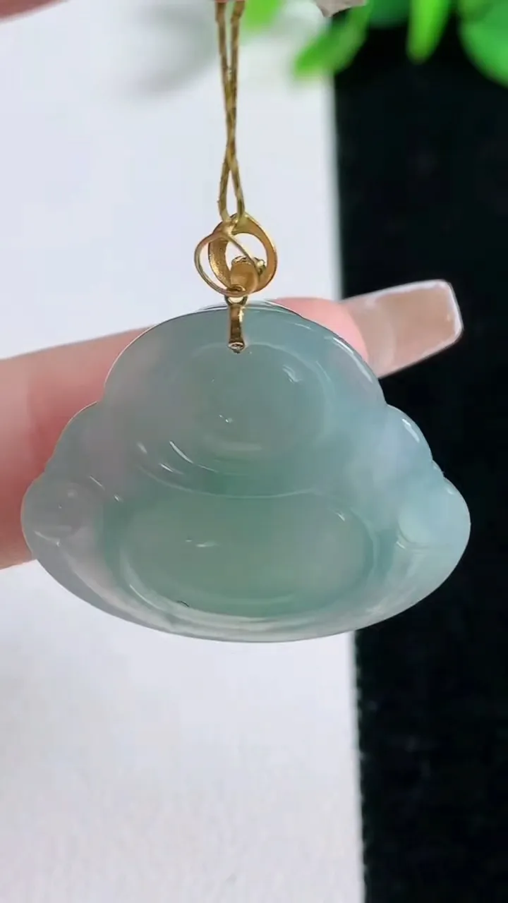 天然A货翡翠佛公吊坠，尺寸22.3-26.8-4.3，重量:6.04g
12月30日