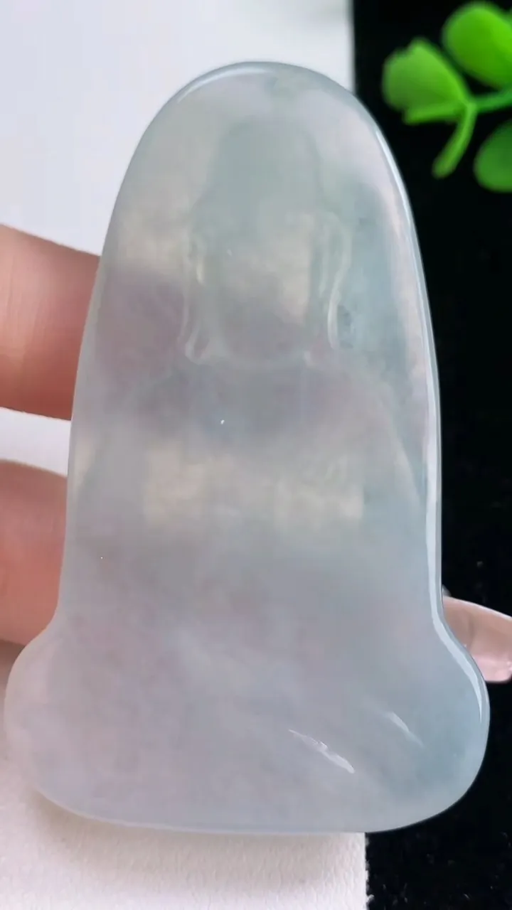 天然A货翡翠观音菩萨吊坠，尺寸66.8-41.4-6.3，重量:31.93g
12月30日