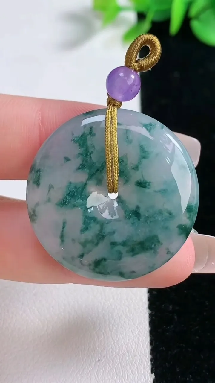 天然A货翡翠冰种飘花平安扣吊坠，尺寸30.6-4.8，重量:9.87g
12月30日