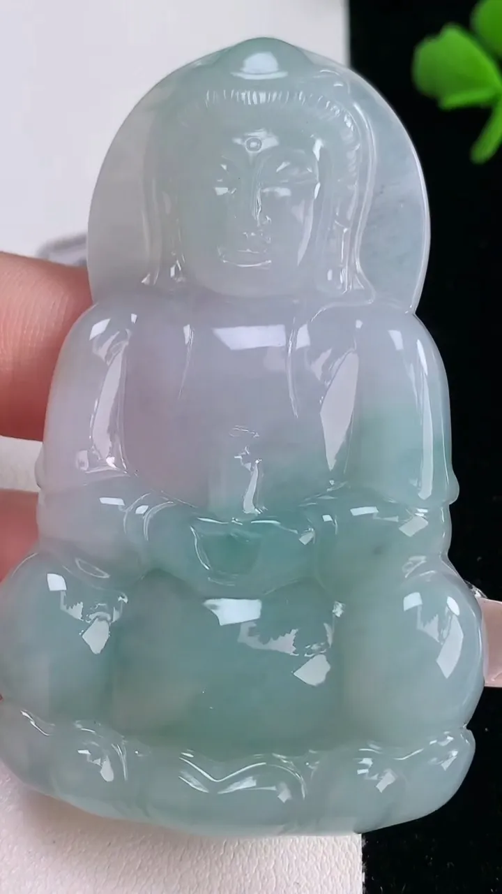 天然A货翡翠观音菩萨吊坠，尺寸67.3-41.4-6.2，重量:30.37g
12月30日