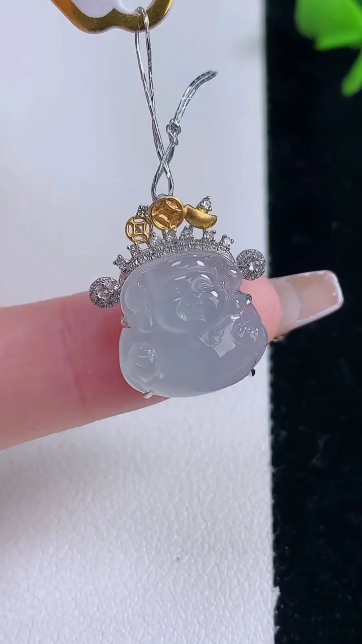 天然A货翡翠种白冰财神爷吊坠，尺寸19-13.4-16-7.9，重量:3.32g
12月30日