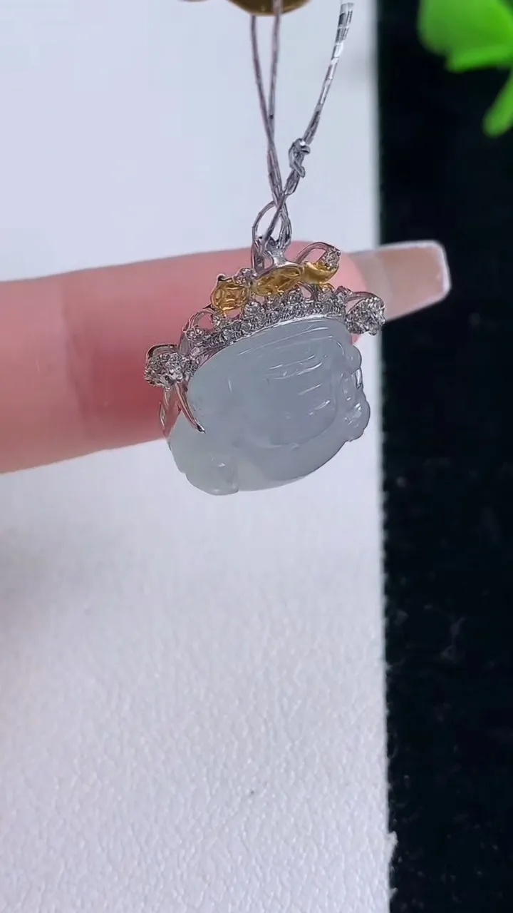 天然A货翡翠种白冰财神爷吊坠，尺寸19-13.4-16-7.9，重量:3.32g
12月30日