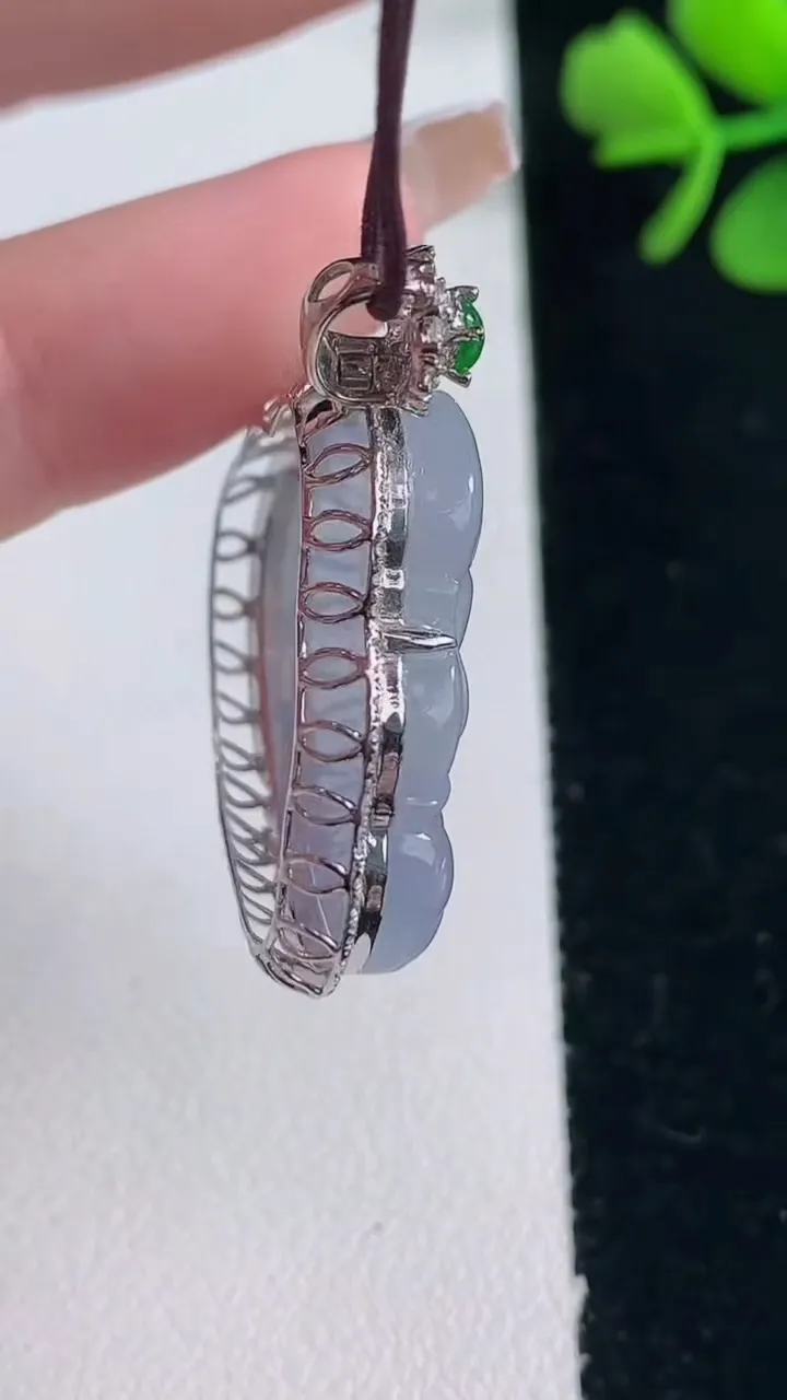 天然A货翡翠18K金紫罗兰佛公吊坠，尺寸35-31.4-7.6，裸石24-28.9重量:7.42g
12月30日