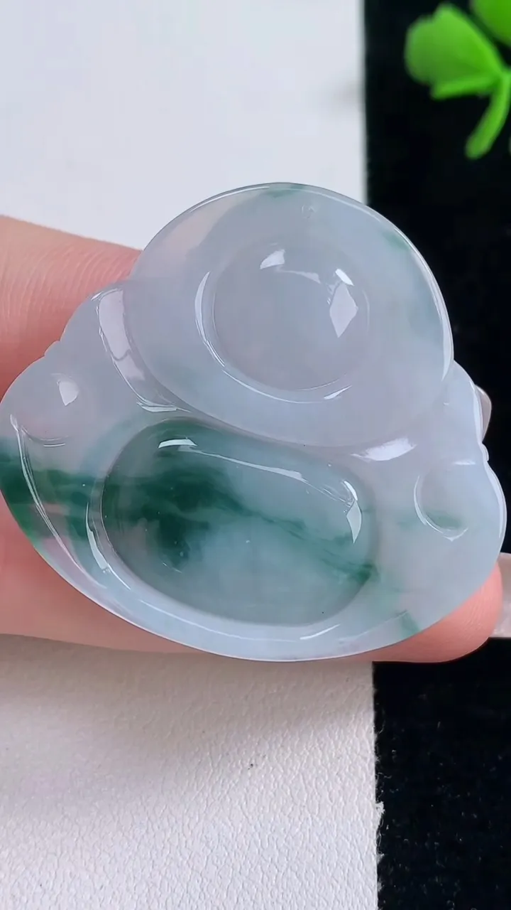 天然A货翡翠飘花佛公吊坠，尺寸36.5-39.7-6，重量:12.62g
12月30日