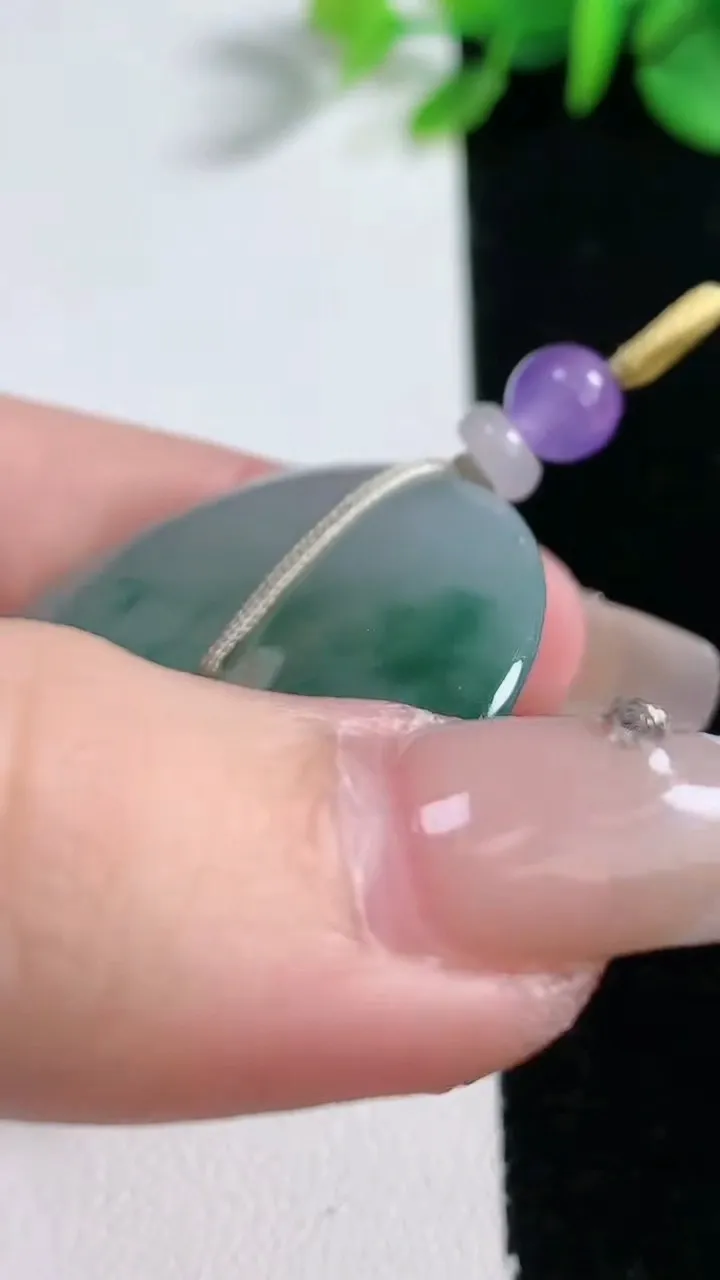 天然A货翡翠冰种飘花平安扣吊坠，尺寸37.3-5，重量:16.46g
12月30日