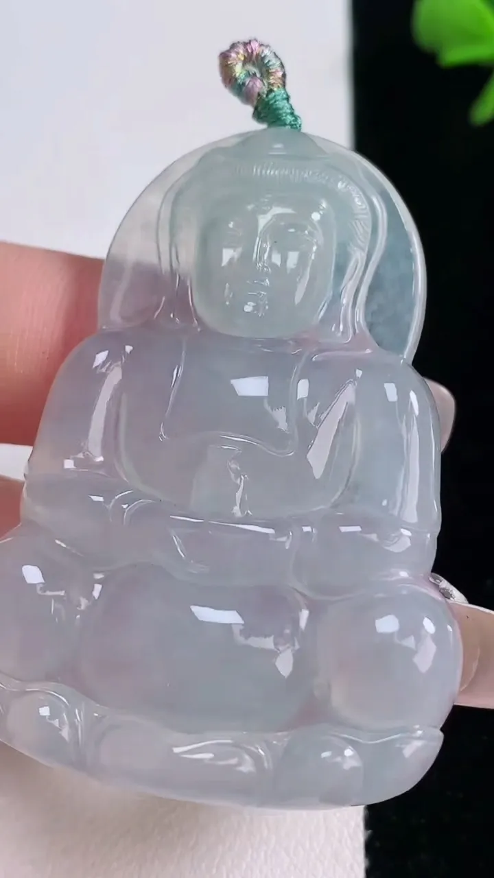 天然A货翡翠观音菩萨吊坠，尺寸50.5-35.5-5.8，重量:16.70g
12月30日