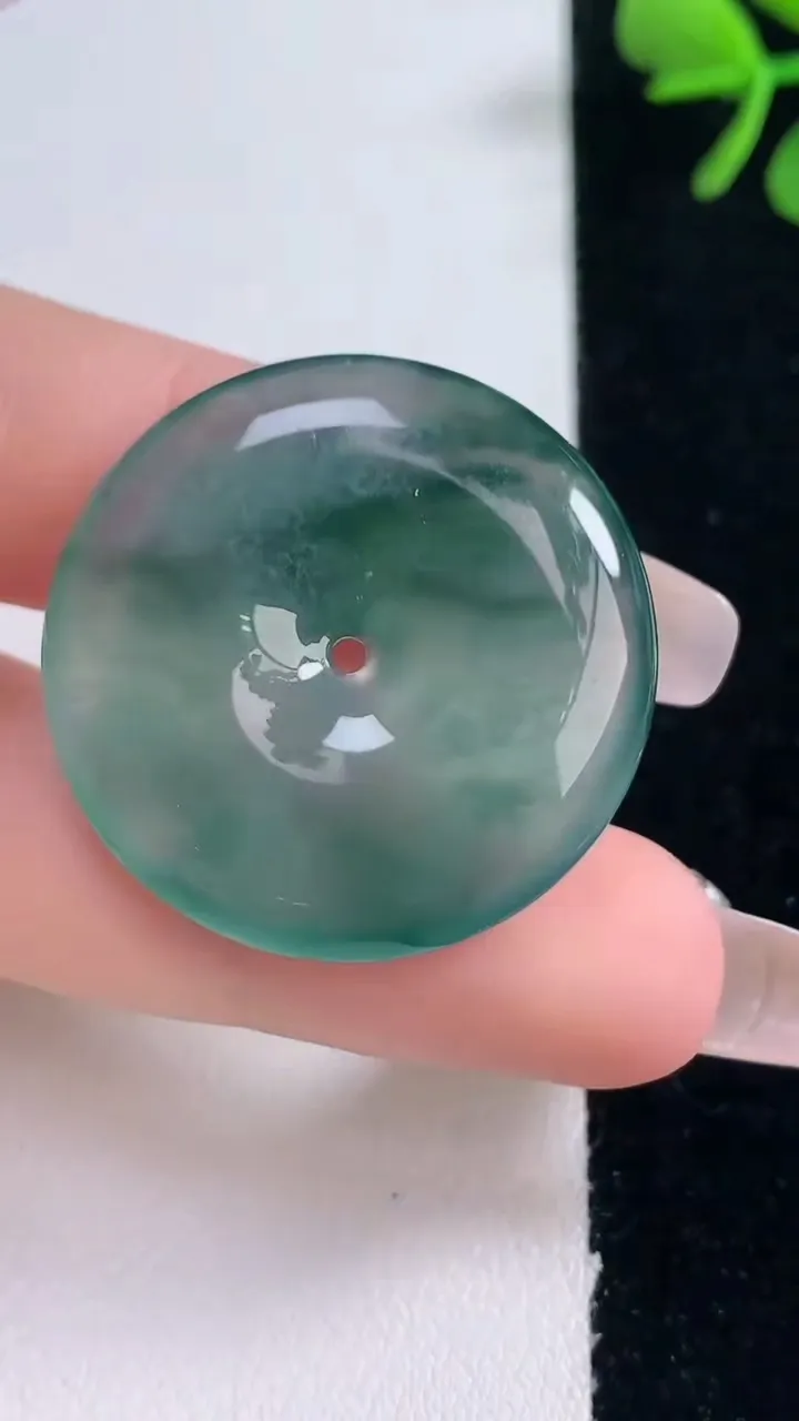 天然A货翡翠冰种飘花平安扣吊坠，尺寸29.6-5，重量:9.08g
12月30日