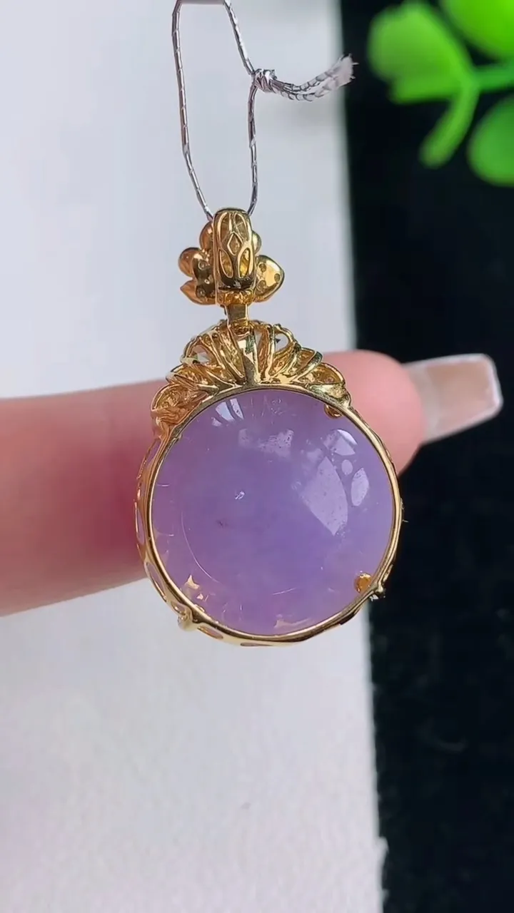 天然A货翡翠18K金紫罗兰蛋面吊坠，尺寸27-16.7-16.3-9.4，重量:5.46g
12月30日