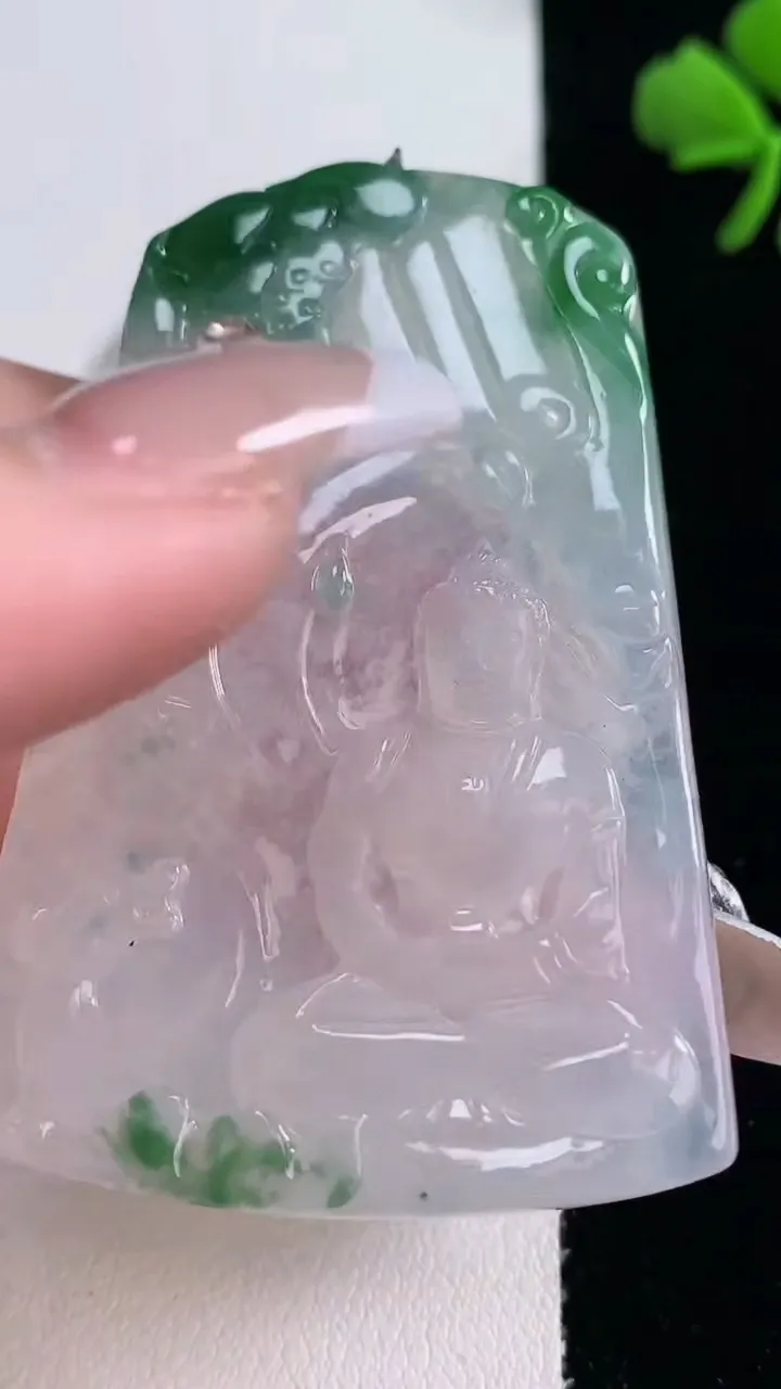 天然A货翡翠大日如来吊坠，尺寸58-38.7-4.8，重量:23.35g
12月30日