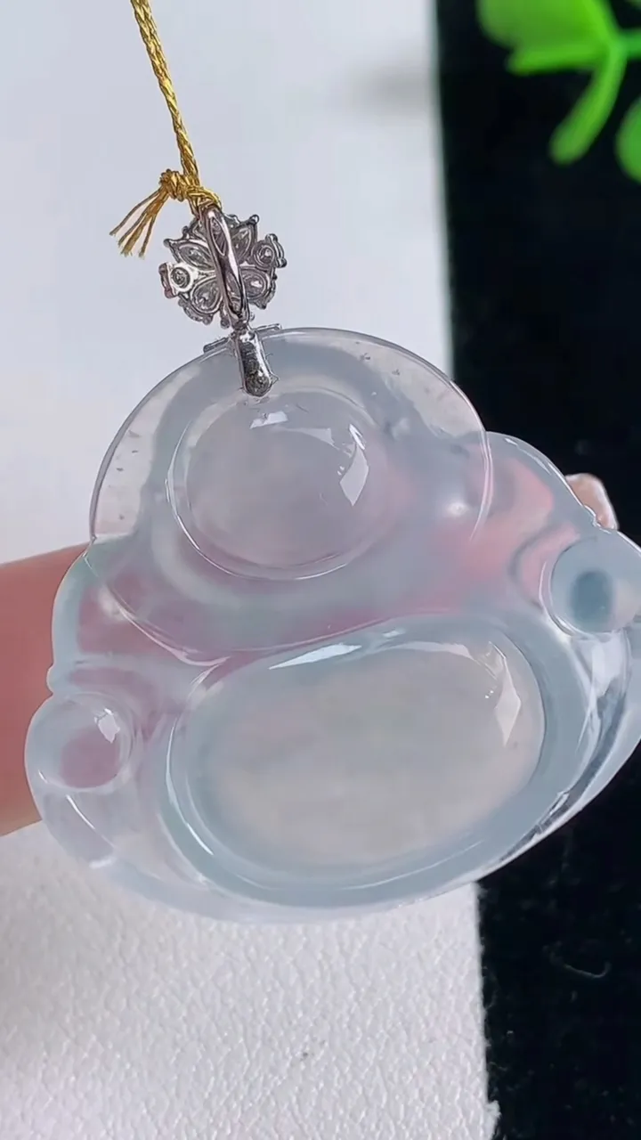 天然A货翡翠佛公吊坠，尺寸29.2-32.6-5.7，重量:8.48g
12月30日