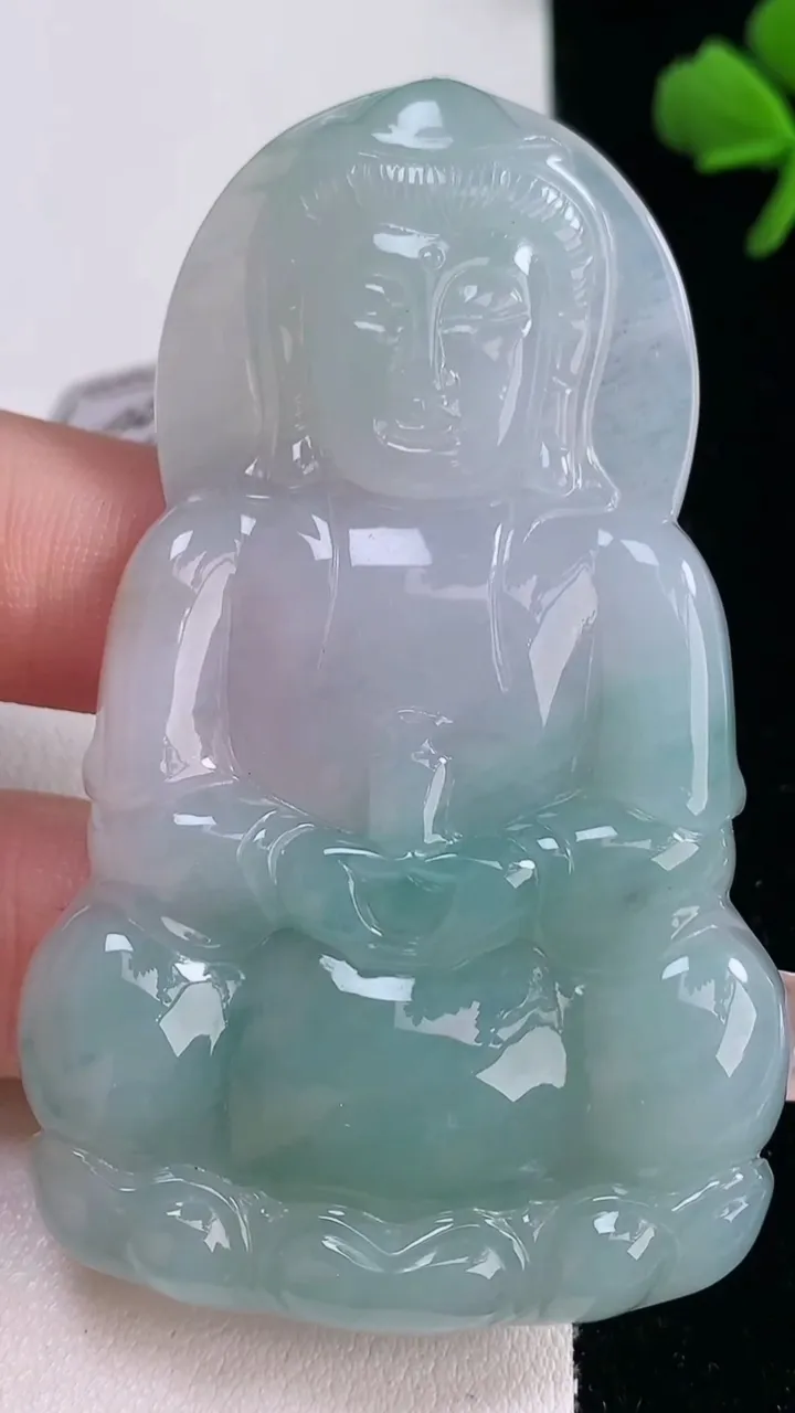 天然A货翡翠观音菩萨吊坠，尺寸67.3-41.4-6.2，重量:30.37g
12月30日