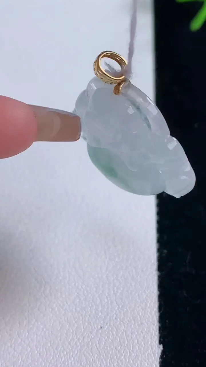 天然A货翡翠种飘花佛公吊坠，尺寸24.4-26.2-6.7，重量:6.58g
12月30日