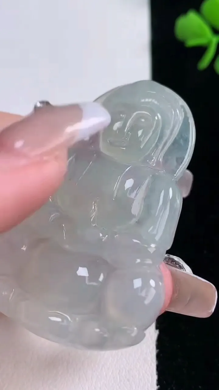 天然A货翡翠观音菩萨吊坠，尺寸52.4-35.5-5，重量:17.27g
12月30日