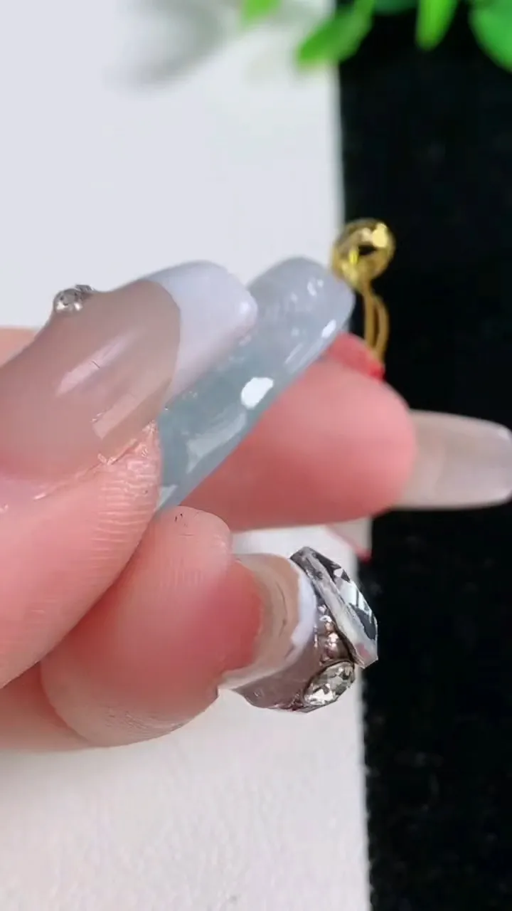 天然A货翡翠种飘花财神爷吊坠，尺寸35-21-5.7，重量:7.62g
12月30日