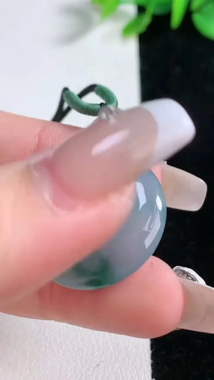 天然A货翡翠冰种紫罗兰 飘花平安扣吊坠，尺寸24-5.1，重量:7.56g
12月30日