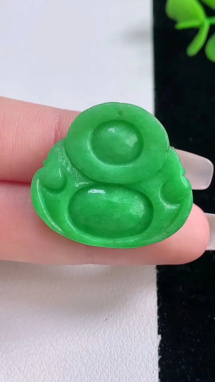 天然A货翡翠佛公吊坠，尺寸26-29-5.1，重量:6.14g
12月30日