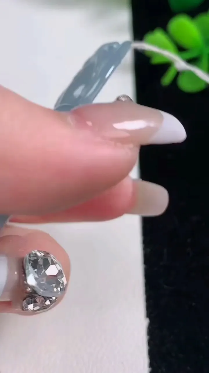 天然A货翡翠紫罗兰观音菩萨吊坠，尺寸71.5-43.8-5.8，重量:33.91g
12月30日