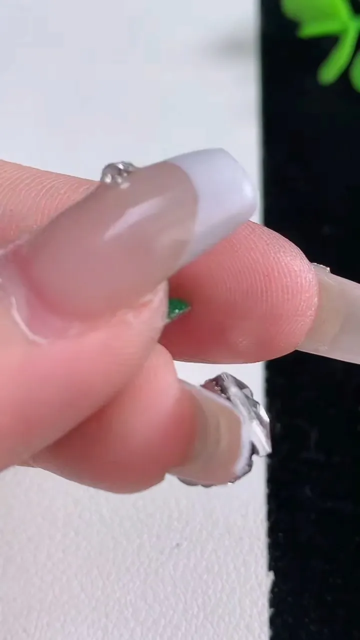 天然A货翡翠蛋面镶嵌件，尺寸10-6.8-3.2，重量:1.24g
12月30日