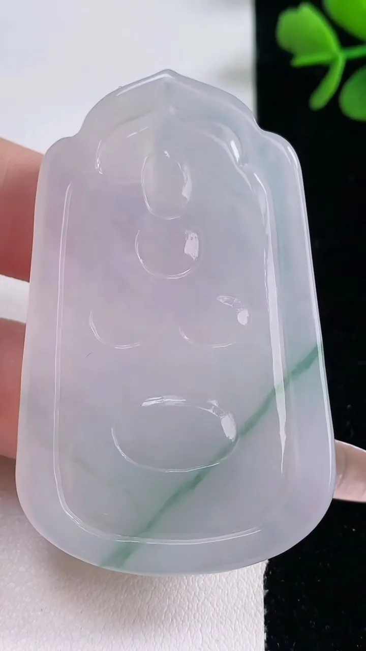 天然A货翡翠文殊菩萨吊坠，尺寸58-36.5-6.5，重量:26.09g
12月30日