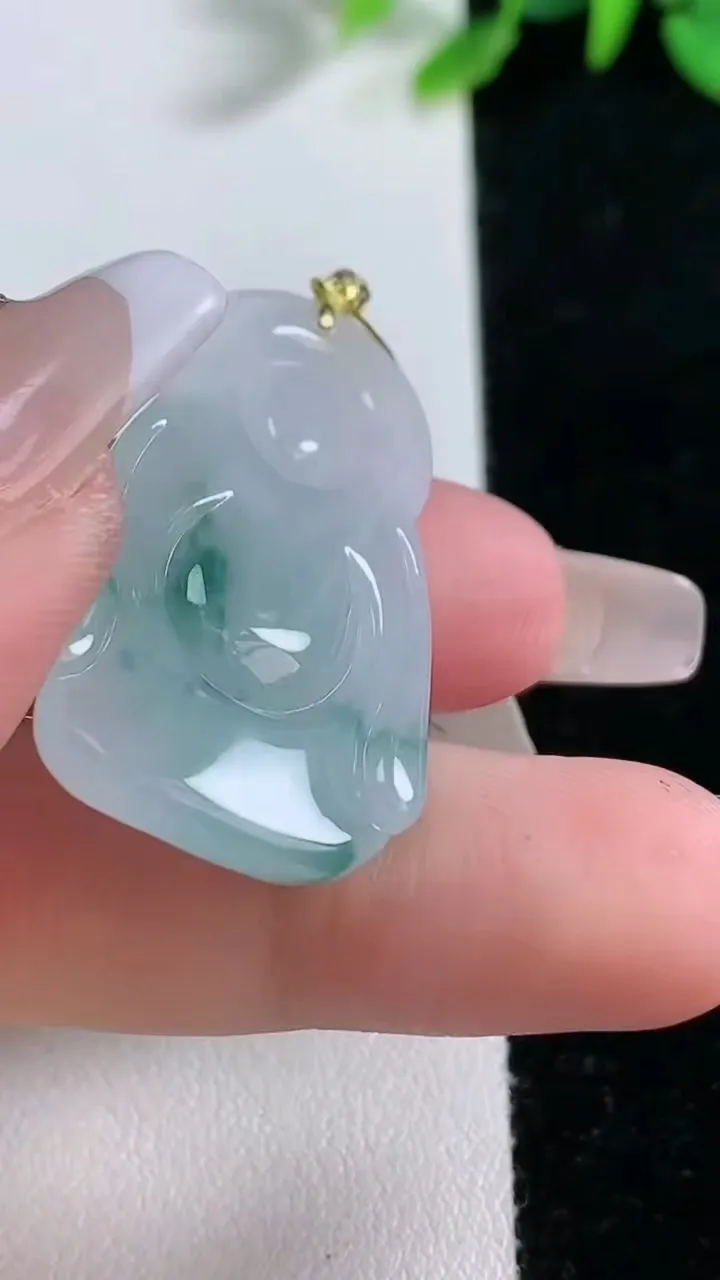 天然A货翡翠种飘花财神爷吊坠，尺寸35-21-5.7，重量:7.62g
12月30日