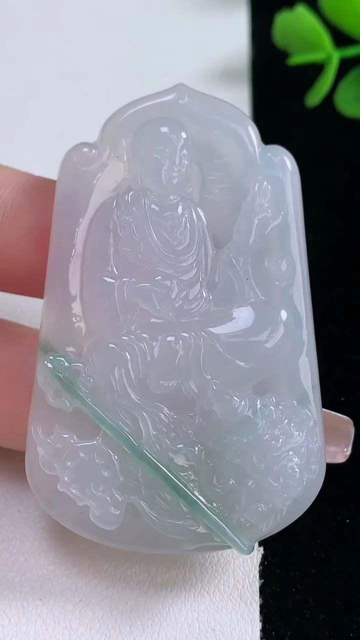 天然A货翡翠文殊菩萨吊坠，尺寸58-36.5-6.5，重量:26.09g
12月30日