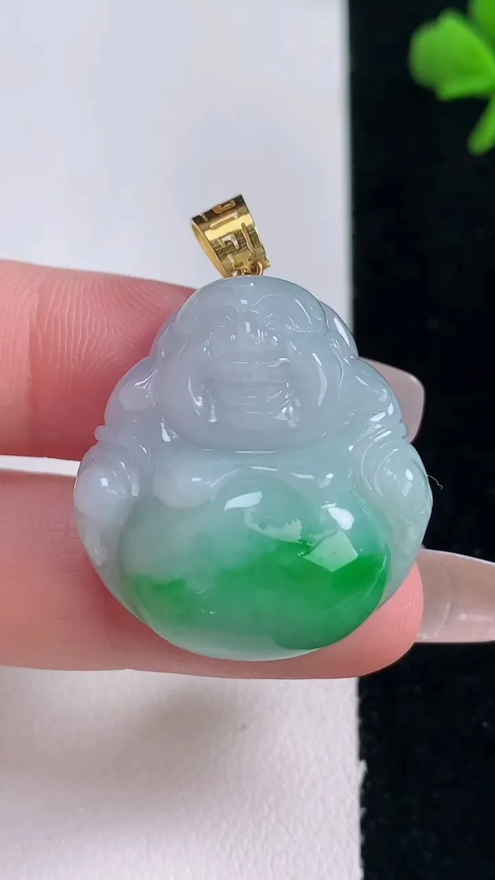 天然A货翡翠佛公吊坠，尺寸27.7-26.4-12，重量:15.16g
12月30日