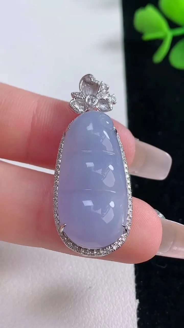 天然A货翡翠18K金紫罗兰福豆吊坠，尺寸37-15-8.3，裸石27.5-12.9重量:6.19g
