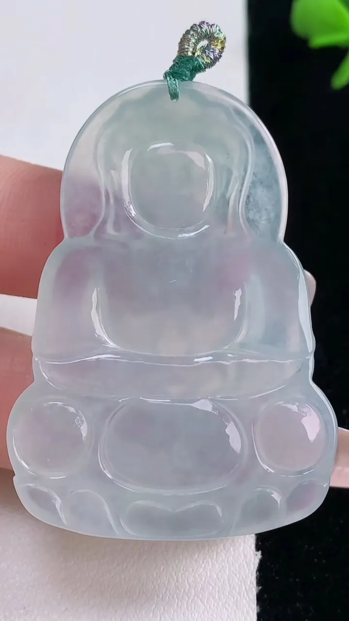 天然A货翡翠观音菩萨吊坠，尺寸50.5-35.5-5.8，重量:16.70g
12月30日