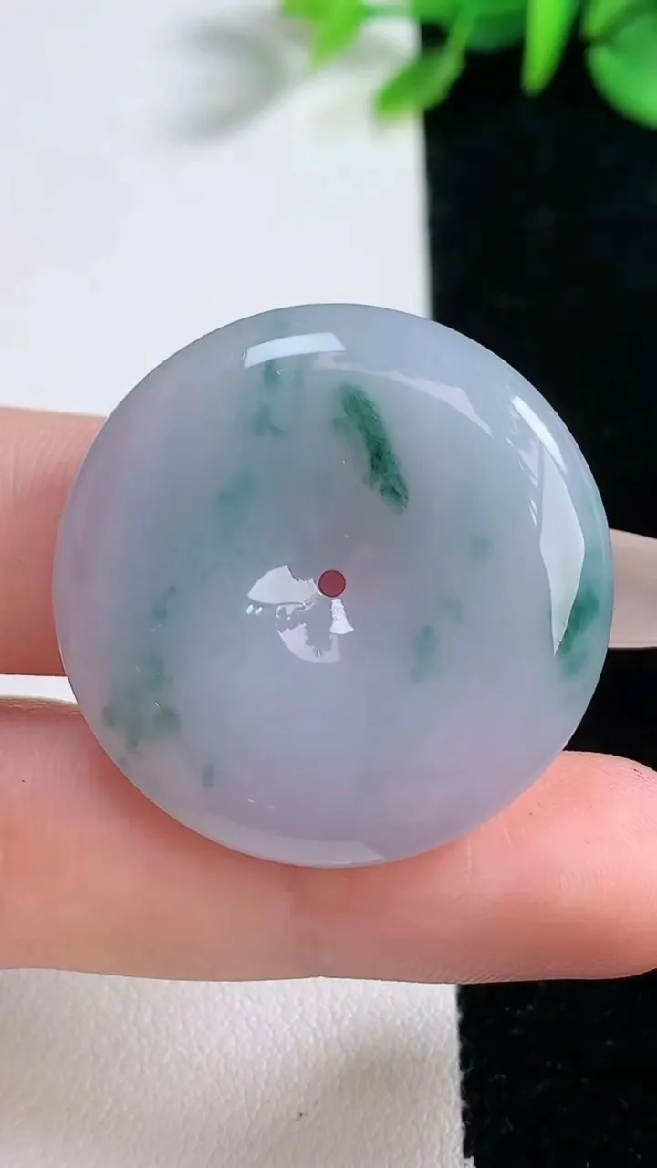 天然A货翡翠紫罗兰飘花平安扣吊坠，尺寸31.8-6，重量:13.15g
12月30日